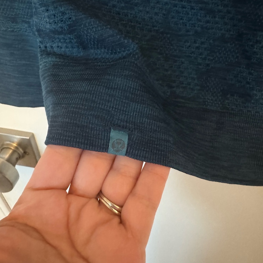 Lululemon Breeze By Long Sleeve
Pacific Teal / Night Diver - Picture 7 of 8